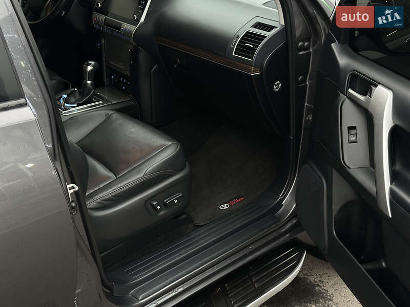 Позашляховик / Кросовер Toyota Land Cruiser Prado 2021 в Лубнах