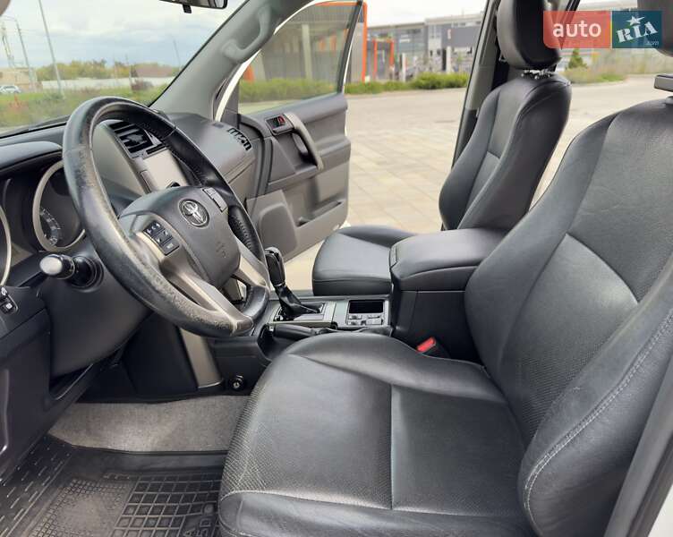 Внедорожник / Кроссовер Toyota Land Cruiser Prado 2012 в Харькове