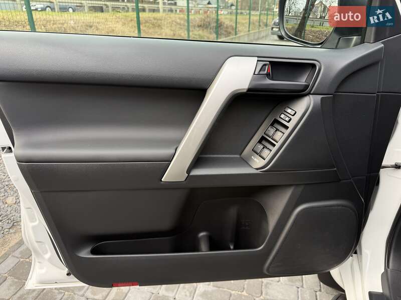 Внедорожник / Кроссовер Toyota Land Cruiser Prado 2019 в Виннице фото 54 Внедорожник / Кроссовер Toyota Land Cruiser Prado 2019 в Виннице