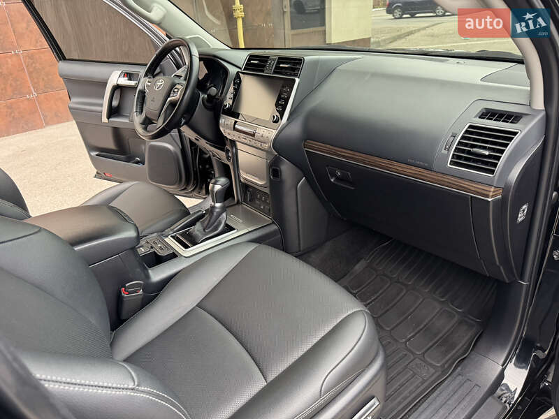 Внедорожник / Кроссовер Toyota Land Cruiser Prado 2021 в Днепре