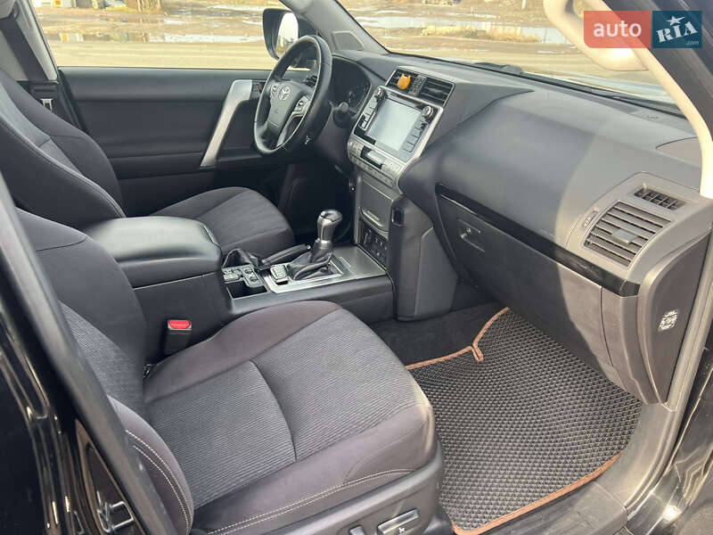 Позашляховик / Кросовер Toyota Land Cruiser Prado 2019 в Києві фото 14 Позашляховик / Кросовер Toyota Land Cruiser Prado 2019 в Києві