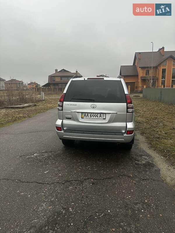 Позашляховик / Кросовер Toyota Land Cruiser Prado 2006 в Києві
