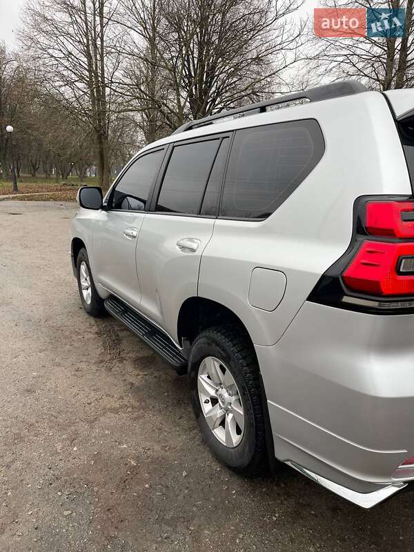 Позашляховик / Кросовер Toyota Land Cruiser Prado 2018 в Миронівці