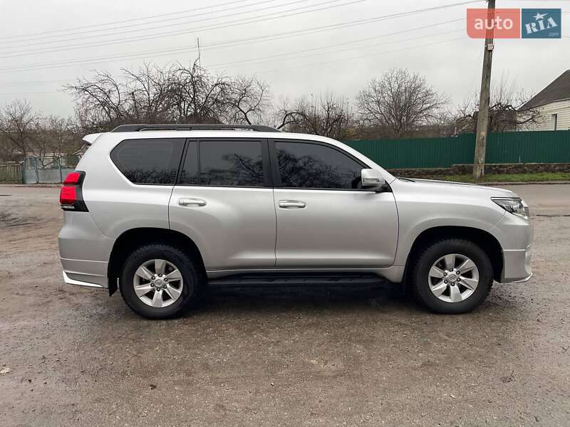 Позашляховик / Кросовер Toyota Land Cruiser Prado 2018 в Миронівці