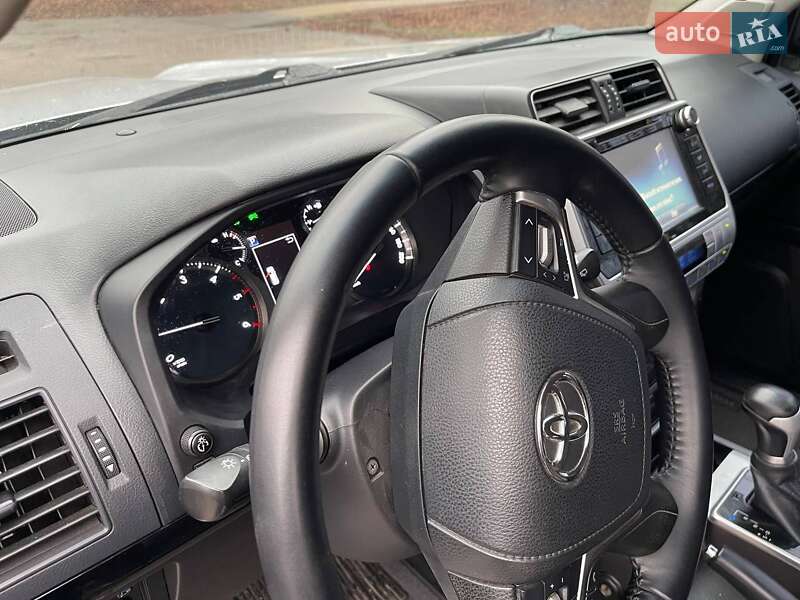 Позашляховик / Кросовер Toyota Land Cruiser Prado 2018 в Миронівці