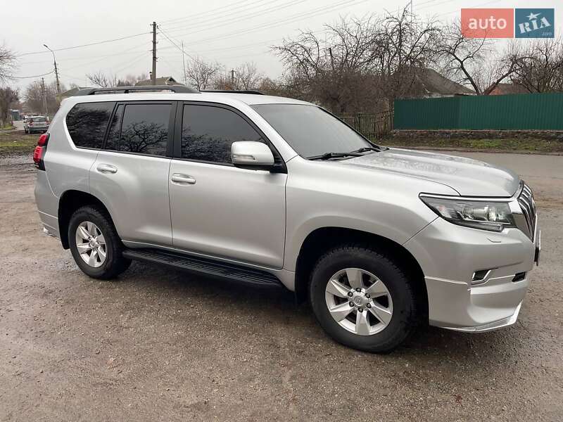 Позашляховик / Кросовер Toyota Land Cruiser Prado 2018 в Миронівці