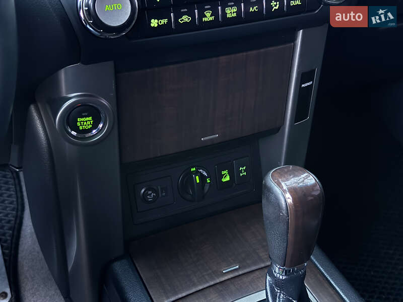 Позашляховик / Кросовер Toyota Land Cruiser Prado 2013 в Миколаєві