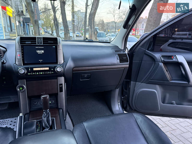 Позашляховик / Кросовер Toyota Land Cruiser Prado 2013 в Миколаєві