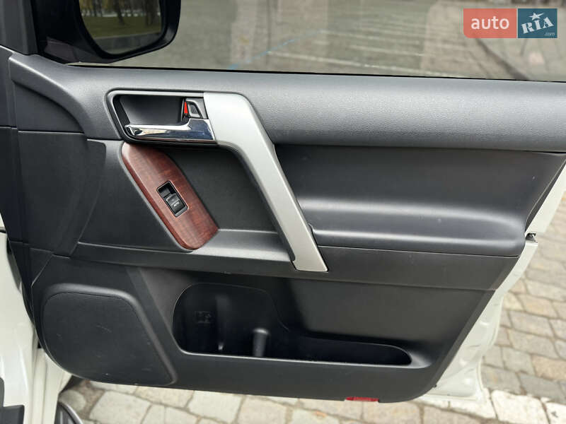 Позашляховик / Кросовер Toyota Land Cruiser Prado 2016 в Харкові