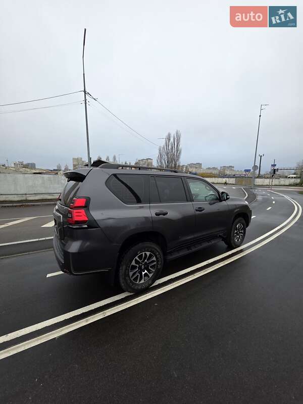 Внедорожник / Кроссовер Toyota Land Cruiser Prado 2019 в Киеве