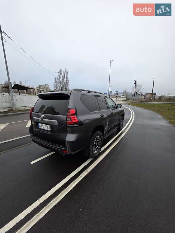 Внедорожник / Кроссовер Toyota Land Cruiser Prado 2019 в Киеве