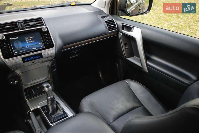 Внедорожник / Кроссовер Toyota Land Cruiser Prado 2017 в Киеве