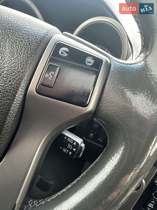 Позашляховик / Кросовер Toyota Land Cruiser Prado 2010 в Києві