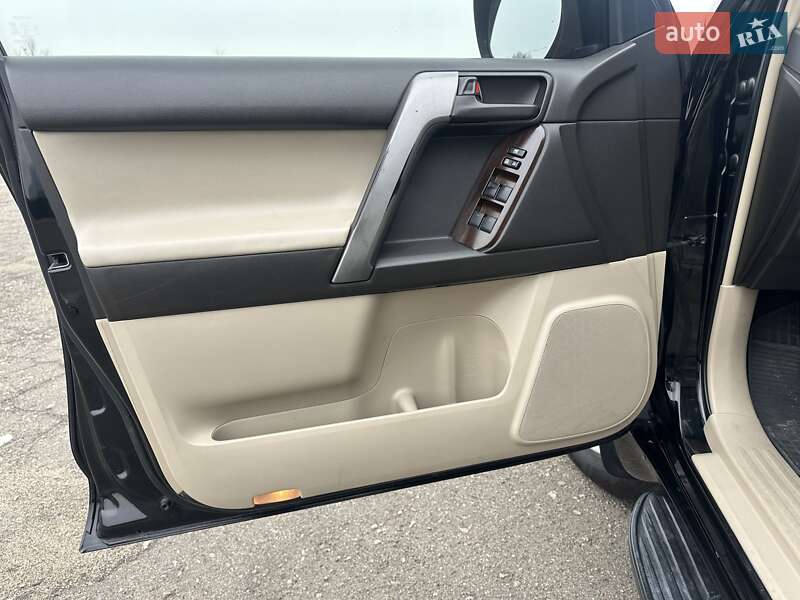 Позашляховик / Кросовер Toyota Land Cruiser Prado 2010 в Києві