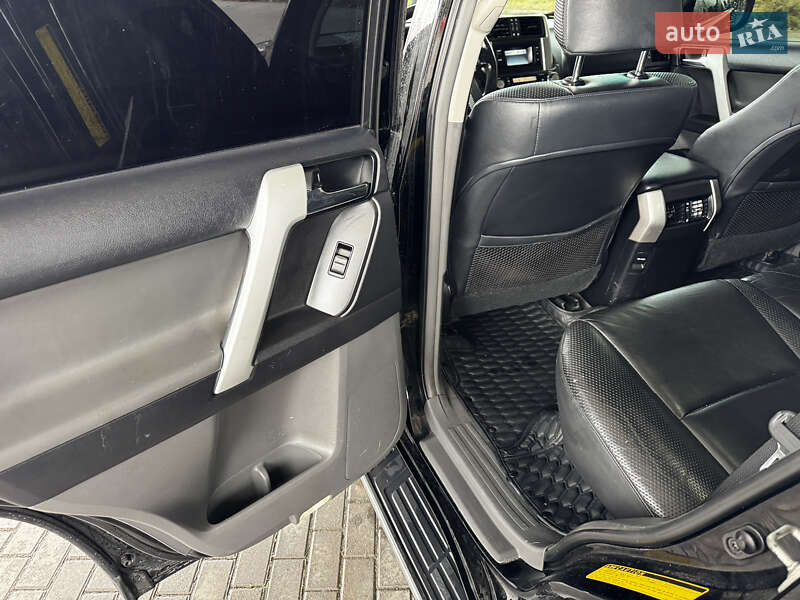 Позашляховик / Кросовер Toyota Land Cruiser Prado 2010 в Тернополі