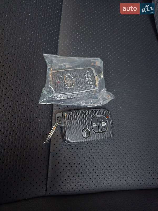 Позашляховик / Кросовер Toyota Land Cruiser Prado 2012 в Івано-Франківську