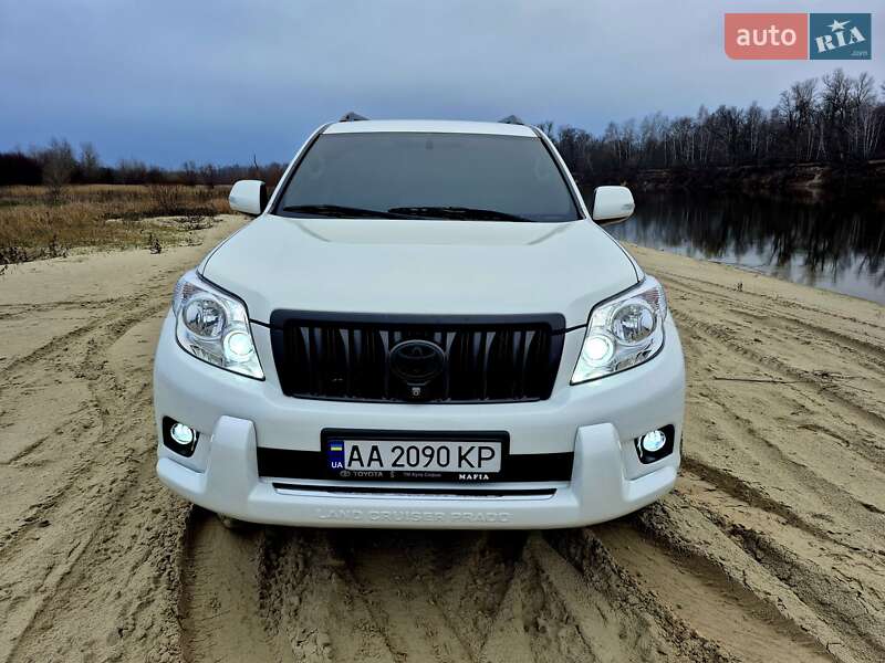 Внедорожник / Кроссовер Toyota Land Cruiser Prado 2011 в Мене