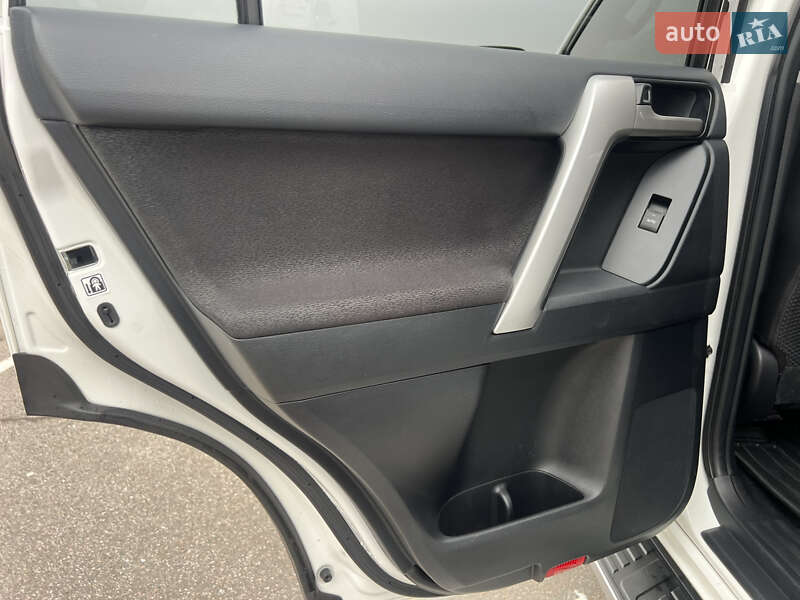 Внедорожник / Кроссовер Toyota Land Cruiser Prado 2021 в Киеве