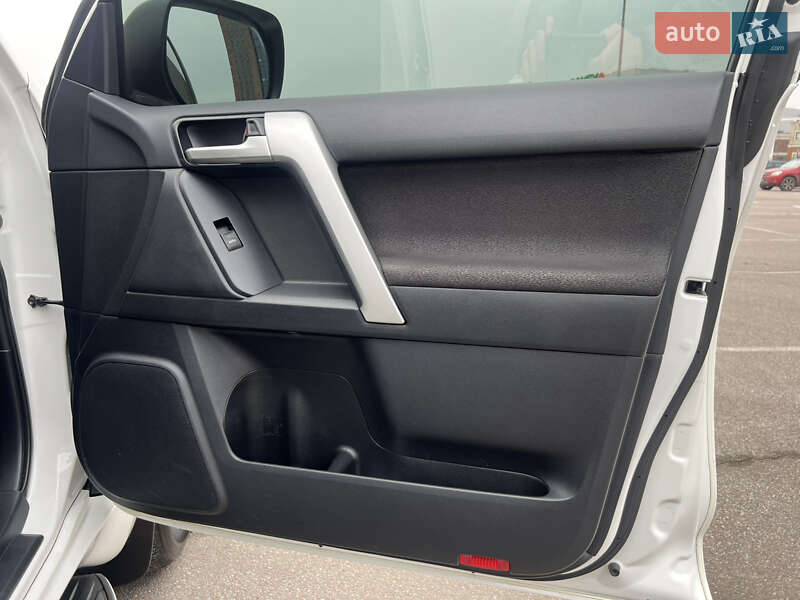 Внедорожник / Кроссовер Toyota Land Cruiser Prado 2021 в Киеве