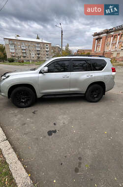 Позашляховик / Кросовер Toyota Land Cruiser Prado 2010 в Миколаєві