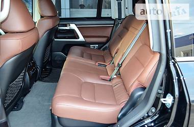 Внедорожник / Кроссовер Toyota Land Cruiser 2018 в 