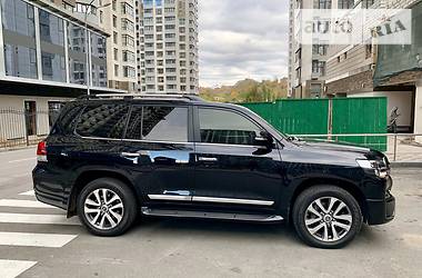 Позашляховик / Кросовер Toyota Land Cruiser 2017 в Києві