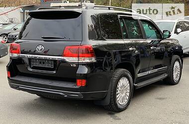 Позашляховик / Кросовер Toyota Land Cruiser 2018 в 