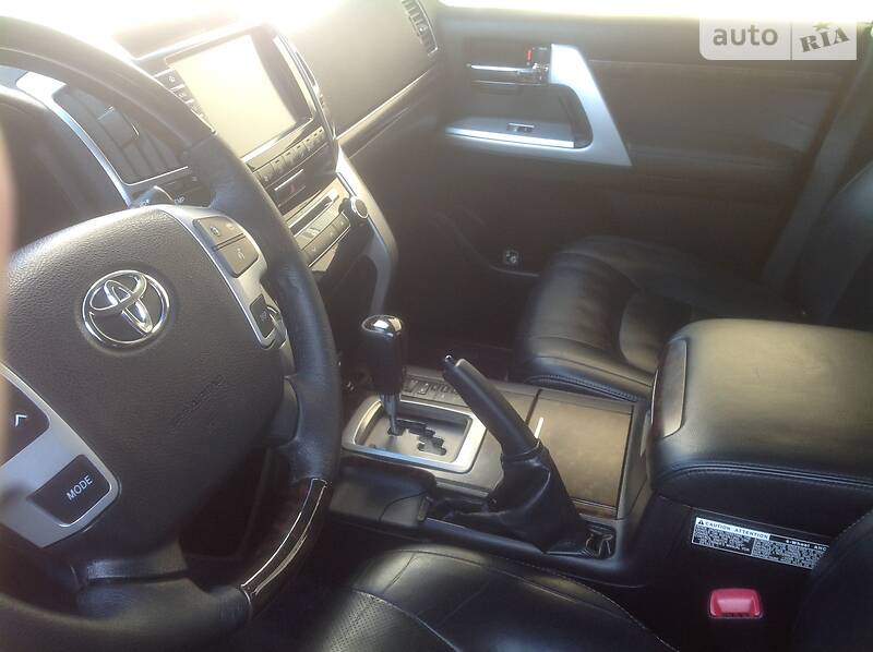 Позашляховик / Кросовер Toyota Land Cruiser 2012 в Чернівцях