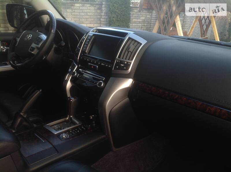 Позашляховик / Кросовер Toyota Land Cruiser 2012 в Чернівцях