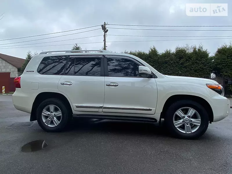 Внедорожник / Кроссовер Toyota Land Cruiser 2014 в 