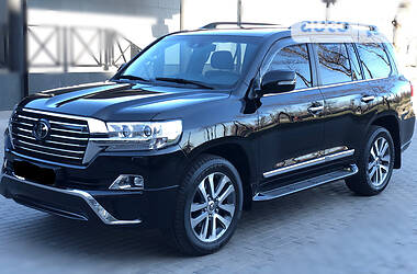 Позашляховик / Кросовер Toyota Land Cruiser 2018 в 