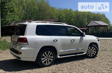 Позашляховик / Кросовер Toyota Land Cruiser 2017 в 