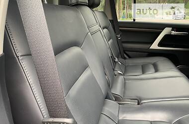 Позашляховик / Кросовер Toyota Land Cruiser 2017 в 
