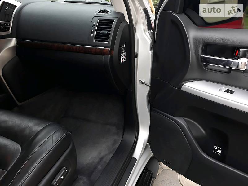 Позашляховик / Кросовер Toyota Land Cruiser 2012 в Чернівцях
