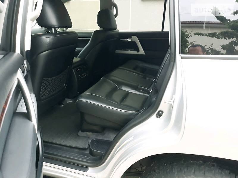 Позашляховик / Кросовер Toyota Land Cruiser 2012 в Чернівцях