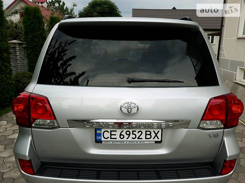 Позашляховик / Кросовер Toyota Land Cruiser 2012 в Чернівцях