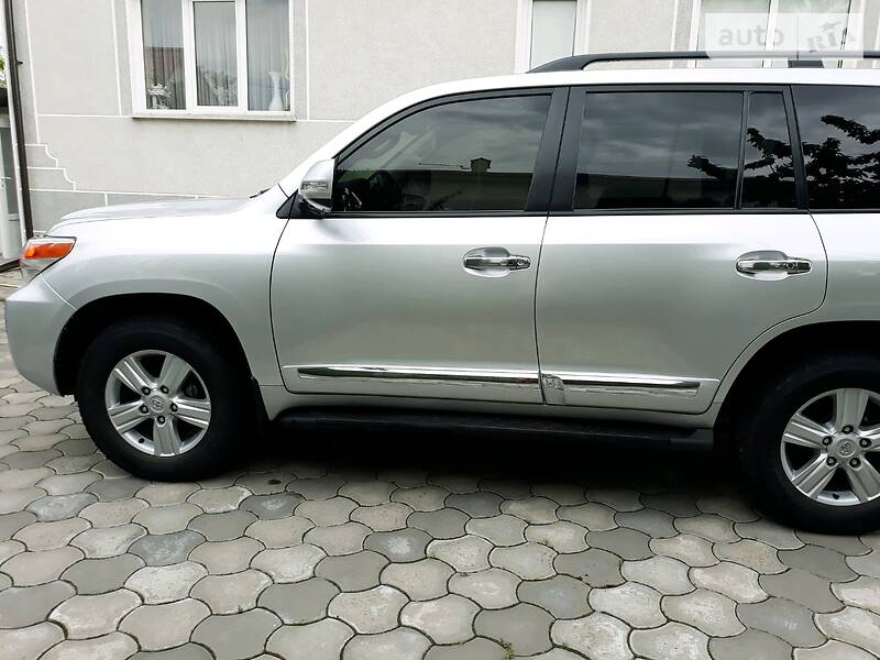 Позашляховик / Кросовер Toyota Land Cruiser 2012 в Чернівцях