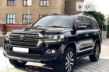 Внедорожник / Кроссовер Toyota Land Cruiser 2020 в 