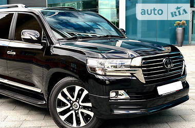 Внедорожник / Кроссовер Toyota Land Cruiser 2020 в 