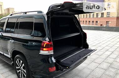 Внедорожник / Кроссовер Toyota Land Cruiser 2020 в 