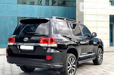Внедорожник / Кроссовер Toyota Land Cruiser 2020 в 
