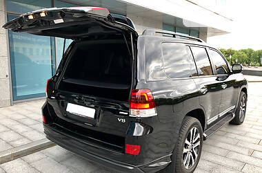 Внедорожник / Кроссовер Toyota Land Cruiser 2020 в 