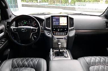 Внедорожник / Кроссовер Toyota Land Cruiser 2020 в 