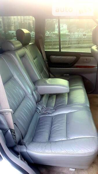 Позашляховик / Кросовер Toyota Land Cruiser 2003 в Чернівцях