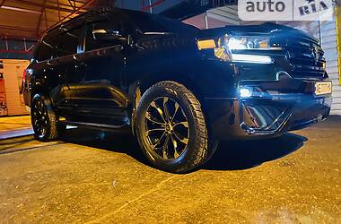 Позашляховик / Кросовер Toyota Land Cruiser 2017 в 