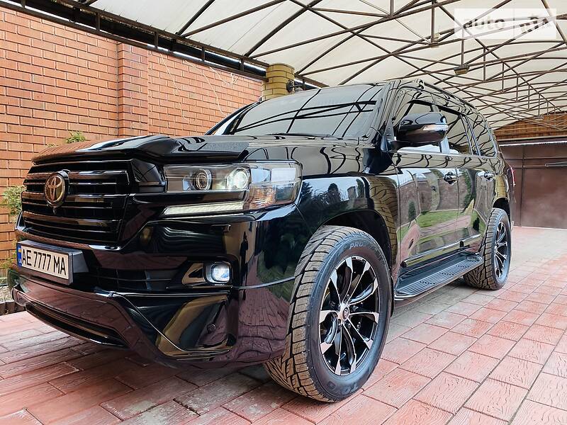 Позашляховик / Кросовер Toyota Land Cruiser 2017 в 