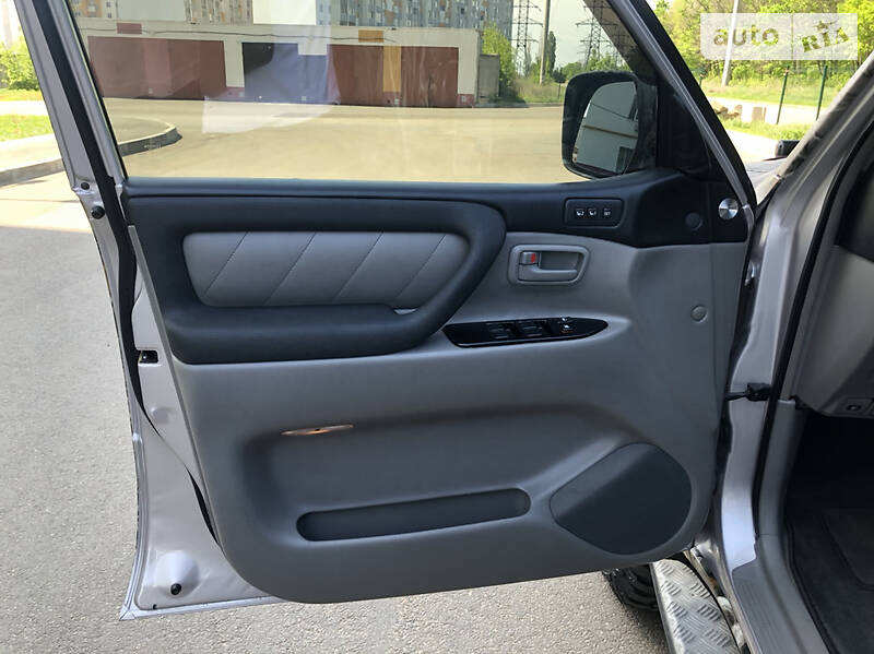 Внедорожник / Кроссовер Toyota Land Cruiser 2005 в Харькове