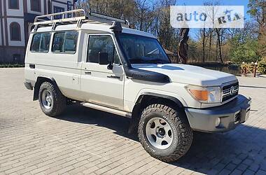 Внедорожник / Кроссовер Toyota Land Cruiser 2011 в Ровно