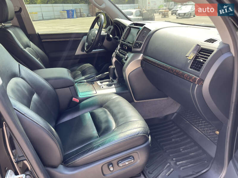 Внедорожник / Кроссовер Toyota Land Cruiser 2013 в Кременчуге