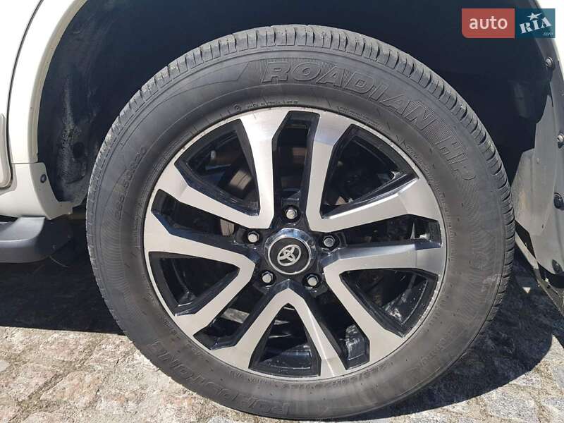 Внедорожник / Кроссовер Toyota Land Cruiser 2014 в Первомайске